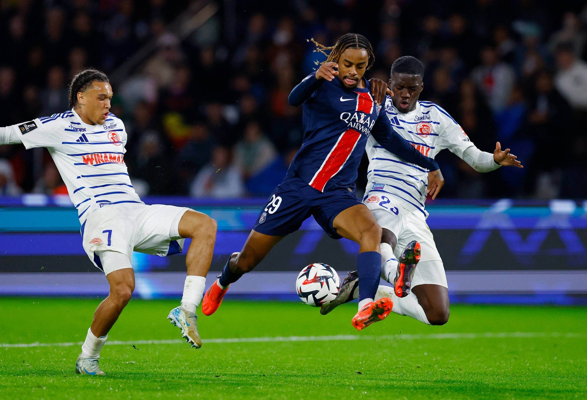 2024-10-19T202709Z_86966898_UP1EKAJ1KT6WW_RTRMADP_3_SOCCER-FRANCE-PSG-STR-REPORT (1)